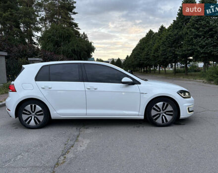 Белый Фольксваген e-Golf, объемом двигателя 0 л и пробегом 128 тыс. км за 13100 $, фото 5 на Automoto.ua