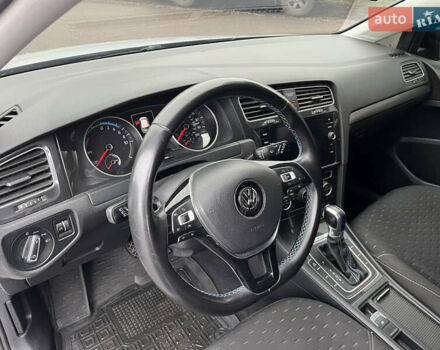 Белый Фольксваген e-Golf, объемом двигателя 0 л и пробегом 142 тыс. км за 12500 $, фото 13 на Automoto.ua