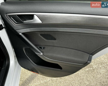 Белый Фольксваген e-Golf, объемом двигателя 0 л и пробегом 78 тыс. км за 14000 $, фото 30 на Automoto.ua