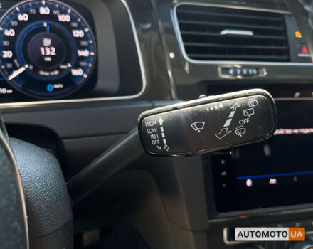 Белый Фольксваген e-Golf, объемом двигателя 36 л и пробегом 118 тыс. км за 15500 $, фото 18 на Automoto.ua