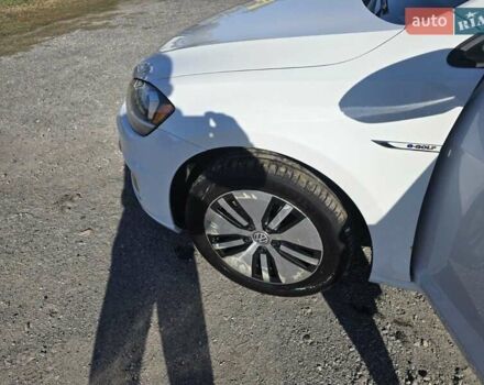 Белый Фольксваген e-Golf, объемом двигателя 0 л и пробегом 130 тыс. км за 11400 $, фото 11 на Automoto.ua