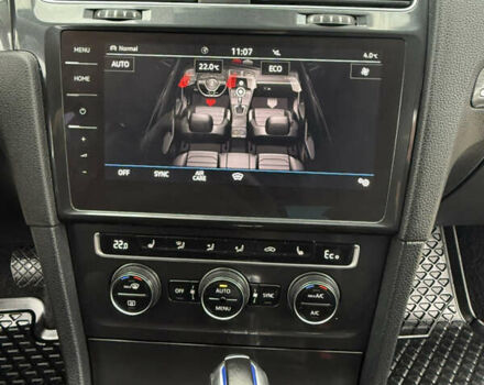 Белый Фольксваген e-Golf, объемом двигателя 0 л и пробегом 97 тыс. км за 11555 $, фото 39 на Automoto.ua