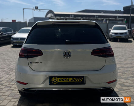 Белый Фольксваген e-Golf, объемом двигателя 36 л и пробегом 118 тыс. км за 15500 $, фото 5 на Automoto.ua