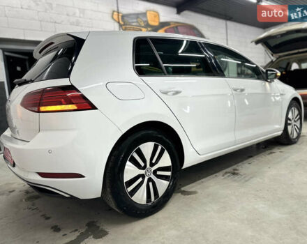 Белый Фольксваген e-Golf, объемом двигателя 0 л и пробегом 164 тыс. км за 12100 $, фото 2 на Automoto.ua