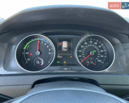 Белый Фольксваген e-Golf, объемом двигателя 0 л и пробегом 56 тыс. км за 11600 $, фото 16 на Automoto.ua