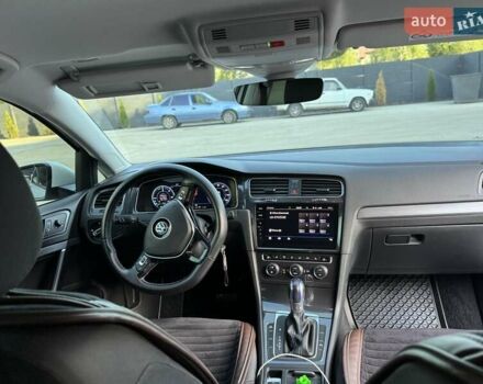 Белый Фольксваген e-Golf, объемом двигателя 0 л и пробегом 120 тыс. км за 13593 $, фото 8 на Automoto.ua