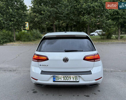 Белый Фольксваген e-Golf, объемом двигателя 0 л и пробегом 128 тыс. км за 13100 $, фото 7 на Automoto.ua