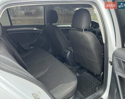 Белый Фольксваген e-Golf, объемом двигателя 0 л и пробегом 142 тыс. км за 12500 $, фото 11 на Automoto.ua