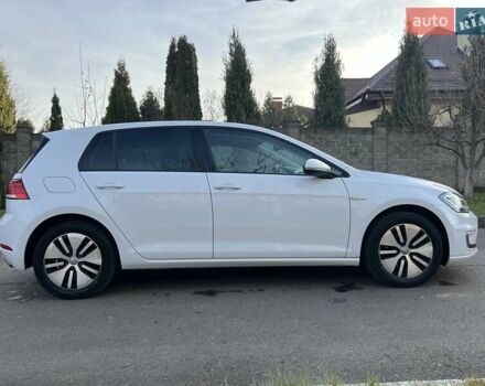 Белый Фольксваген e-Golf, объемом двигателя 0 л и пробегом 129 тыс. км за 11950 $, фото 14 на Automoto.ua