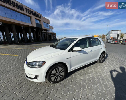 Белый Фольксваген e-Golf, объемом двигателя 0 л и пробегом 55 тыс. км за 12399 $, фото 1 на Automoto.ua