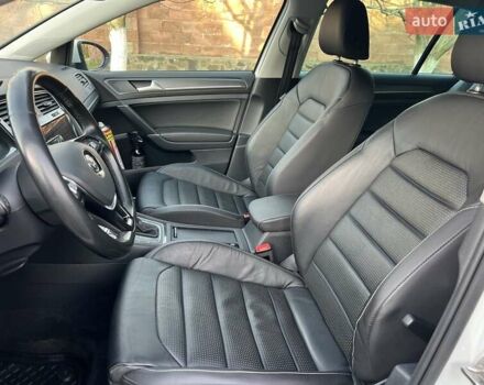 Белый Фольксваген e-Golf, объемом двигателя 0 л и пробегом 129 тыс. км за 11950 $, фото 30 на Automoto.ua