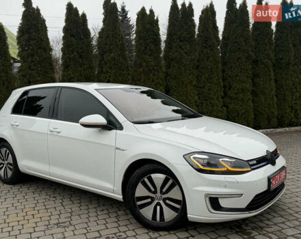 Белый Фольксваген e-Golf, объемом двигателя 0 л и пробегом 97 тыс. км за 11555 $, фото 13 на Automoto.ua