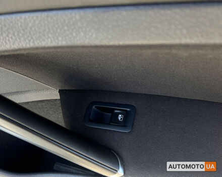 Белый Фольксваген e-Golf, объемом двигателя 36 л и пробегом 118 тыс. км за 15500 $, фото 26 на Automoto.ua