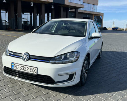 Белый Фольксваген e-Golf, объемом двигателя 0 л и пробегом 55 тыс. км за 12399 $, фото 3 на Automoto.ua