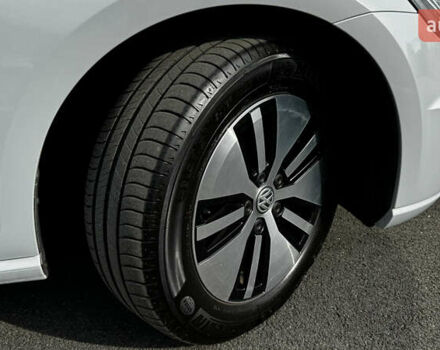 Белый Фольксваген e-Golf, объемом двигателя 0 л и пробегом 78 тыс. км за 14000 $, фото 11 на Automoto.ua