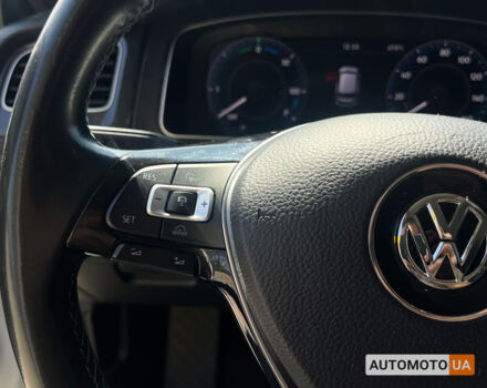 Белый Фольксваген e-Golf, объемом двигателя 36 л и пробегом 118 тыс. км за 15500 $, фото 15 на Automoto.ua