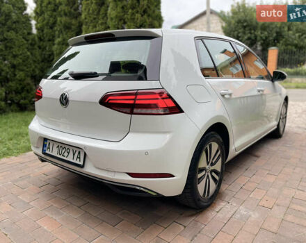Белый Фольксваген e-Golf, объемом двигателя 0 л и пробегом 112 тыс. км за 13500 $, фото 19 на Automoto.ua