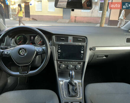 Белый Фольксваген e-Golf, объемом двигателя 0 л и пробегом 55 тыс. км за 12399 $, фото 11 на Automoto.ua
