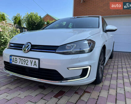 Белый Фольксваген e-Golf, объемом двигателя 0 л и пробегом 90 тыс. км за 14699 $, фото 2 на Automoto.ua