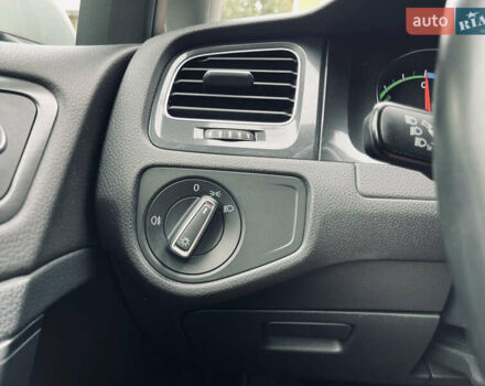 Белый Фольксваген e-Golf, объемом двигателя 0 л и пробегом 112 тыс. км за 13500 $, фото 28 на Automoto.ua