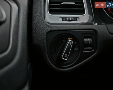 Белый Фольксваген e-Golf, объемом двигателя 0 л и пробегом 101 тыс. км за 12499 $, фото 14 на Automoto.ua