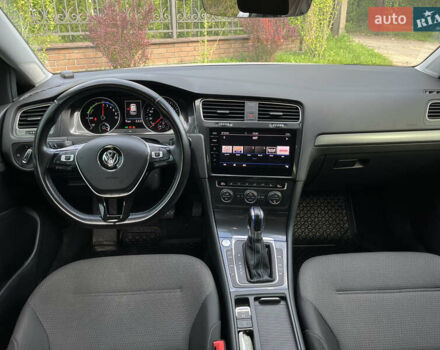 Білий Фольксваген e-Golf, об'ємом двигуна 0 л та пробігом 74 тис. км за 15200 $, фото 20 на Automoto.ua
