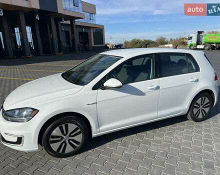 Белый Фольксваген e-Golf, объемом двигателя 0 л и пробегом 55 тыс. км за 12399 $, фото 2 на Automoto.ua