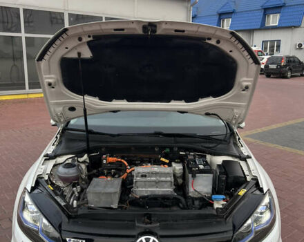 Білий Фольксваген e-Golf, об'ємом двигуна 0 л та пробігом 140 тис. км за 12500 $, фото 40 на Automoto.ua