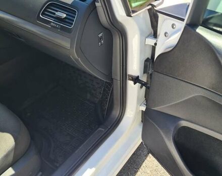Белый Фольксваген e-Golf, объемом двигателя 0 л и пробегом 136 тыс. км за 19500 $, фото 16 на Automoto.ua