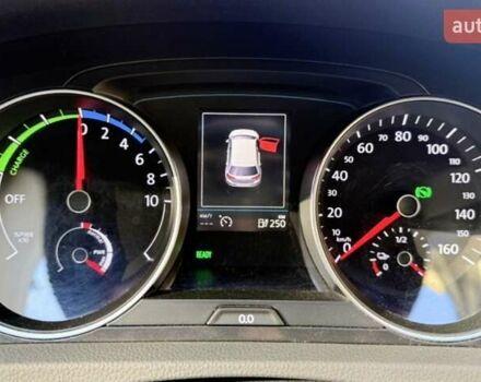 Белый Фольксваген e-Golf, объемом двигателя 0 л и пробегом 163 тыс. км за 11800 $, фото 11 на Automoto.ua