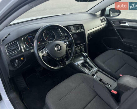 Белый Фольксваген e-Golf, объемом двигателя 0 л и пробегом 136 тыс. км за 11499 $, фото 19 на Automoto.ua