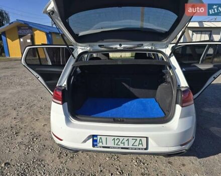 Белый Фольксваген e-Golf, объемом двигателя 0 л и пробегом 130 тыс. км за 11400 $, фото 10 на Automoto.ua