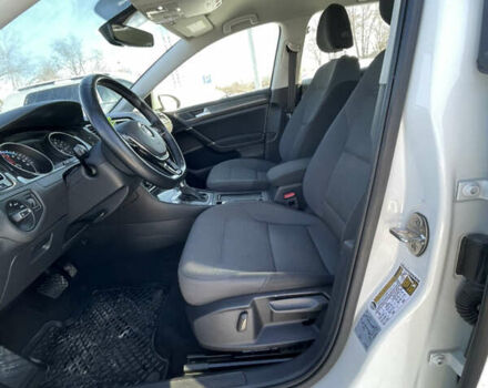 Белый Фольксваген e-Golf, объемом двигателя 0 л и пробегом 56 тыс. км за 11600 $, фото 10 на Automoto.ua