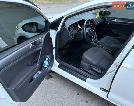 Белый Фольксваген e-Golf, объемом двигателя 0 л и пробегом 128 тыс. км за 13100 $, фото 11 на Automoto.ua