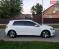 Белый Фольксваген e-Golf, объемом двигателя 0 л и пробегом 125 тыс. км за 11950 $, фото 13 на Automoto.ua