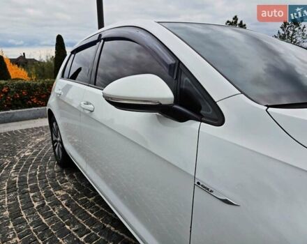 Белый Фольксваген e-Golf, объемом двигателя 0 л и пробегом 101 тыс. км за 12499 $, фото 2 на Automoto.ua