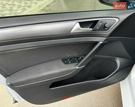 Белый Фольксваген e-Golf, объемом двигателя 0 л и пробегом 78 тыс. км за 14000 $, фото 17 на Automoto.ua
