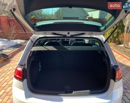 Белый Фольксваген e-Golf, объемом двигателя 0 л и пробегом 97 тыс. км за 14500 $, фото 30 на Automoto.ua