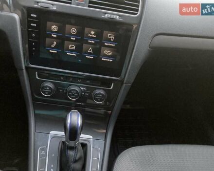 Белый Фольксваген e-Golf, объемом двигателя 0 л и пробегом 77 тыс. км за 13900 $, фото 14 на Automoto.ua