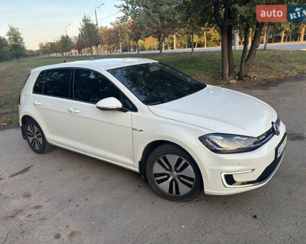 Белый Фольксваген e-Golf, объемом двигателя 0 л и пробегом 169 тыс. км за 12900 $, фото 2 на Automoto.ua