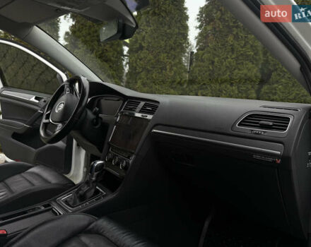 Белый Фольксваген e-Golf, объемом двигателя 0 л и пробегом 97 тыс. км за 11555 $, фото 33 на Automoto.ua