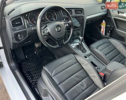 Белый Фольксваген e-Golf, объемом двигателя 0 л и пробегом 129 тыс. км за 11950 $, фото 31 на Automoto.ua