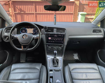 Белый Фольксваген e-Golf, объемом двигателя 0 л и пробегом 90 тыс. км за 14699 $, фото 20 на Automoto.ua