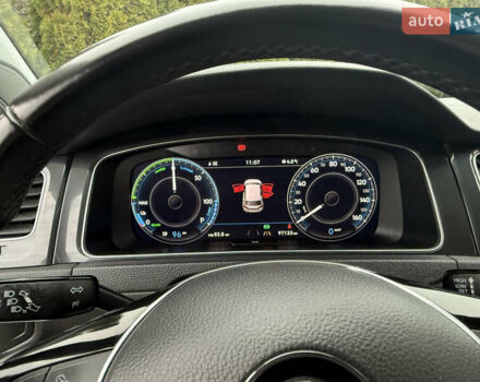 Белый Фольксваген e-Golf, объемом двигателя 0 л и пробегом 97 тыс. км за 11555 $, фото 38 на Automoto.ua