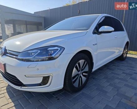 Білий Фольксваген e-Golf, об'ємом двигуна 0 л та пробігом 96 тис. км за 13150 $, фото 4 на Automoto.ua