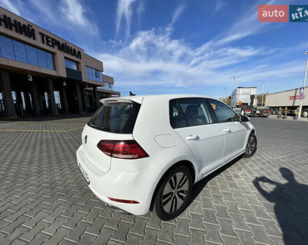 Белый Фольксваген e-Golf, объемом двигателя 0 л и пробегом 55 тыс. км за 12399 $, фото 7 на Automoto.ua