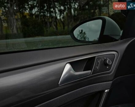 Белый Фольксваген e-Golf, объемом двигателя 0 л и пробегом 101 тыс. км за 12499 $, фото 16 на Automoto.ua