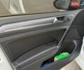 Белый Фольксваген e-Golf, объемом двигателя 0 л и пробегом 88 тыс. км за 12700 $, фото 18 на Automoto.ua