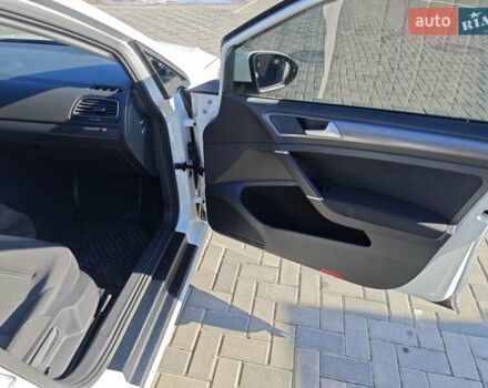 Білий Фольксваген e-Golf, об'ємом двигуна 0 л та пробігом 96 тис. км за 13150 $, фото 13 на Automoto.ua