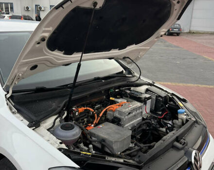 Білий Фольксваген e-Golf, об'ємом двигуна 0 л та пробігом 140 тис. км за 12500 $, фото 39 на Automoto.ua